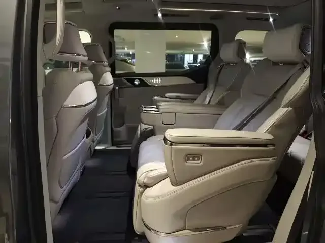 Volvo EM90 2025 Ultra six-seater 2024 — миниатюра 2