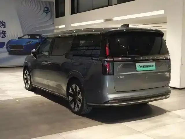 Volvo EM90 2025 Ultra six-seater 2024 — миниатюра 3