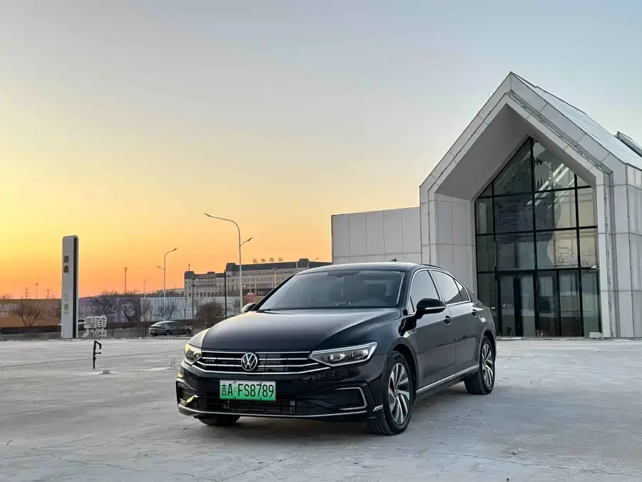 Volkswagen Magotan GTE plug-in hybrid Magotan GTE plug-in hybrid 2022 GTE luxury model 2023 — фото 1, купить с доставкой в Москву