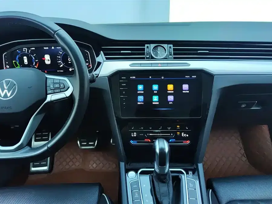 Volkswagen Magotan GTE plug-in hybrid Magotan GTE plug-in hybrid 2022 GTE luxury model 2023 — миниатюра 4