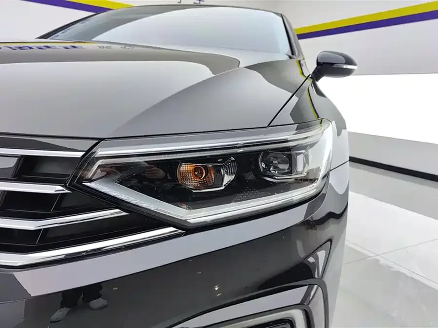 Volkswagen Magotan GTE plug-in hybrid Magotan GTE plug-in hybrid 2022 GTE luxury model 2023 — миниатюра 5