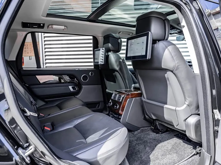 Land Rover Range Rover Range Rover 2022 3.0 L6 400PS Legendary Extended Classic Edition 2022 — миниатюра 3