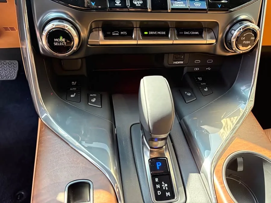 Lexus LX 2025 700h Territory Edition 2025 — миниатюра 5