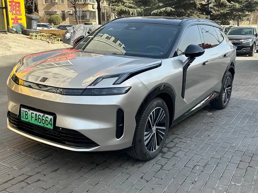 Lynk & Co 08 EM-P 2025
