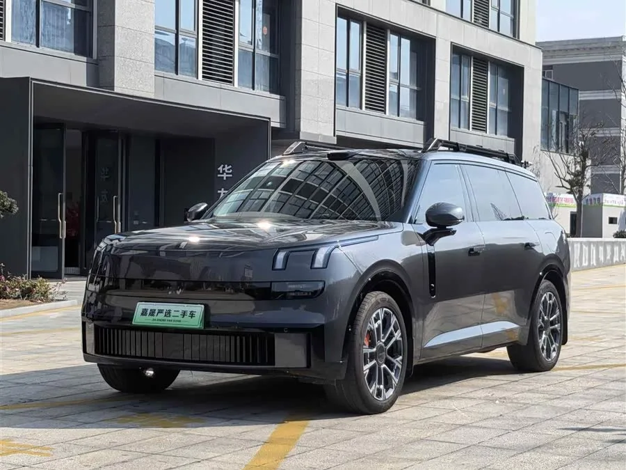 Lynk & Co 900 2025