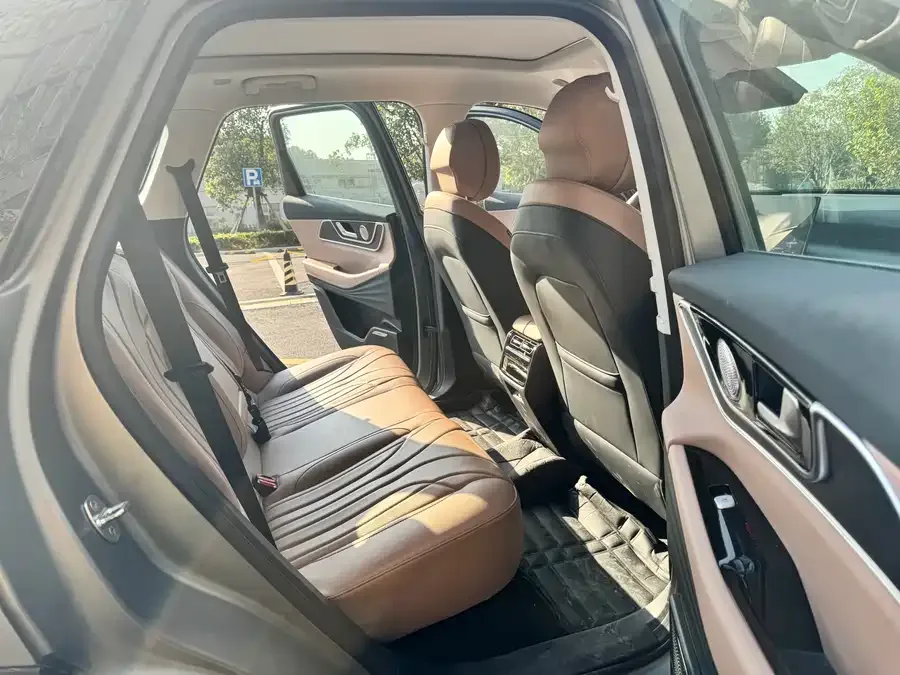 Chery Tiggo 8L Tiggo 8L 2024 2.0T 2WD Premium Edition 5 Seaters 2024 — миниатюра 3