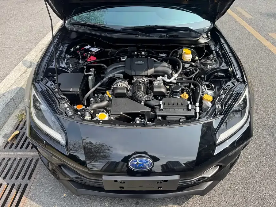 Subaru BRZ 2022 2.4L manual version 2022 — миниатюра 3