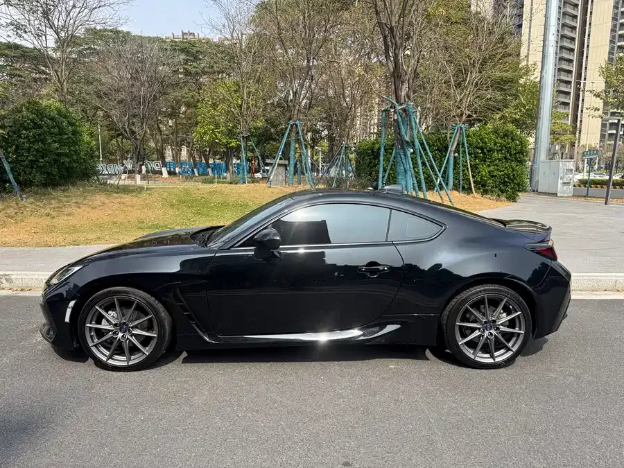 Subaru BRZ 2022 2.4L manual version 2022 — миниатюра 4