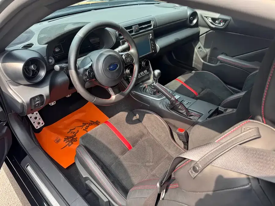 Subaru BRZ 2022 2.4L manual version 2022 — миниатюра 5