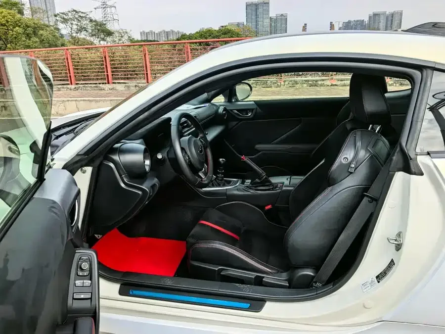 Subaru BRZ 2022 2.4L manual version 2023 — миниатюра 5