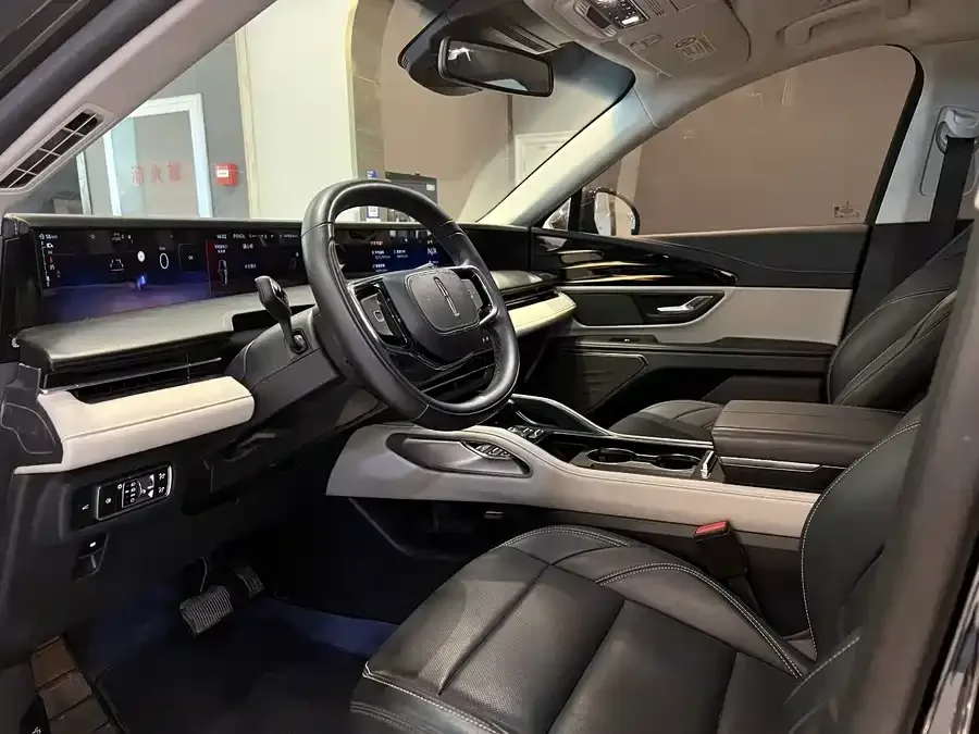 Lincoln Navigator Navigator 2025 2.0T 4WD Premium Edition 2024 — миниатюра 4