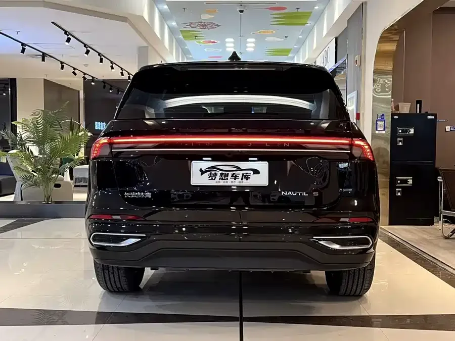 Lincoln Navigator Navigator 2025 2.0T 4WD Premium Edition 2024 — миниатюра 5