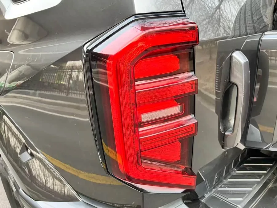 Tank 400 Tank 400 2025 2.0T Explorer Edition 2026 — миниатюра 2