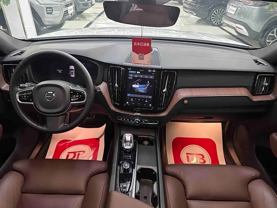 Volvo XC60 Plug-in Hybrid 2024 T8 Plug-in Hybrid Long-range Four-wheel Drive Zhiyuan Luxury Edition 2024 — миниатюра 3