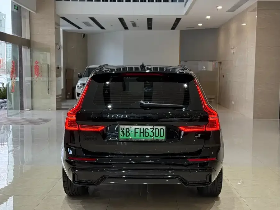 Volvo XC60 Plug-in Hybrid 2025 Plug-in Hybrid Long-Range Four-Wheel Drive Zhiyuan Polar Night Black Edition 2024 — миниатюра 5