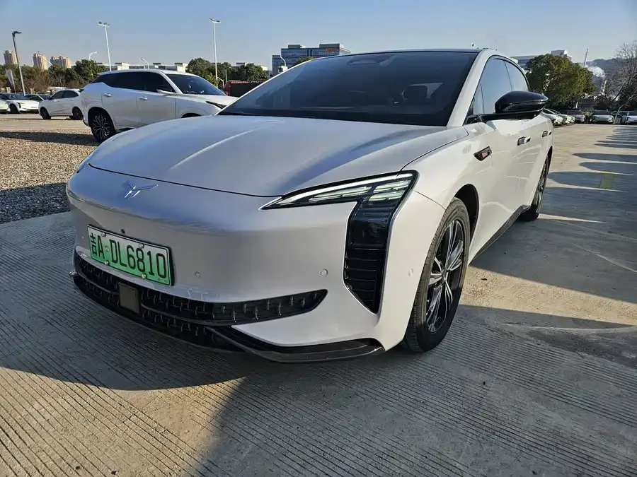 Hongqi EH7 2024