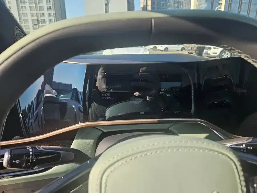 Hongqi EH7 Hongqi EH7 2024 760 Pro+ 4WD version 2024 — миниатюра 3