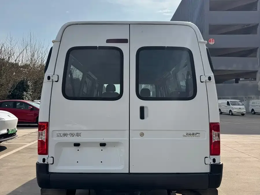 Jiangling special Teshun 2021 2.8T Space King Ordinary Model Long Axis Medium High Roof Rear Single Tire - 6-seater Diesel National VI JX493 2022 — миниатюра 2