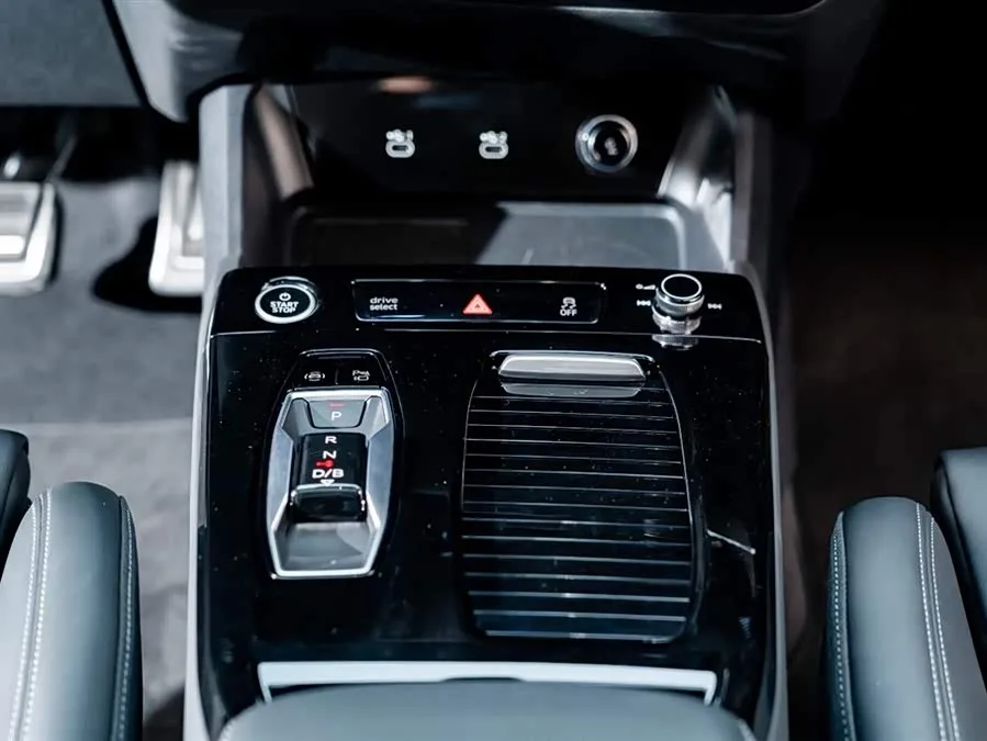 Audi Q6L e-tron 2026 First Launch Pilot Edition 2025 — миниатюра 5