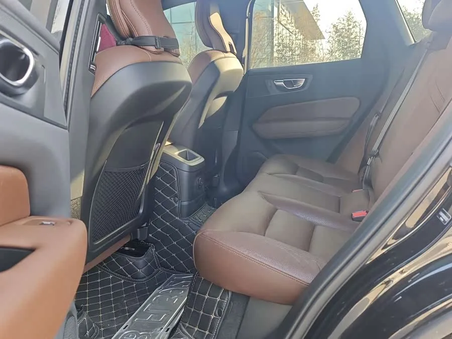 Volvo XC60 Plug-in Hybrid 2025 Plug-in Hybrid Long-range Four-wheel Drive Zhiyuan Luxury Edition 2024 — миниатюра 2