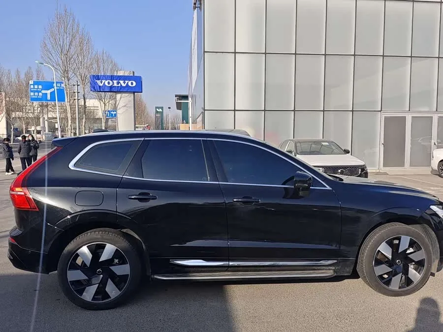 Volvo XC60 Plug-in Hybrid 2025 Plug-in Hybrid Long-range Four-wheel Drive Zhiyuan Luxury Edition 2024 — миниатюра 3