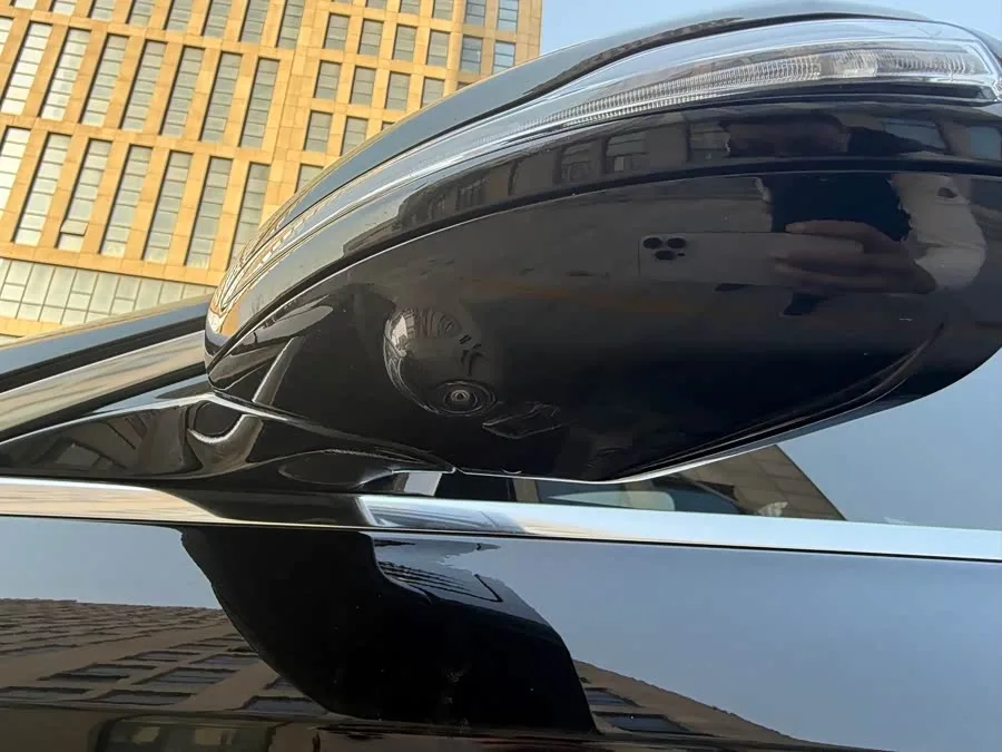 Mercedes-Benz E-class new energy Mercedes-Benz E-Class New Energy 2022 E 350 e L Plug-in Hybrid Sedan 2023 — миниатюра 2