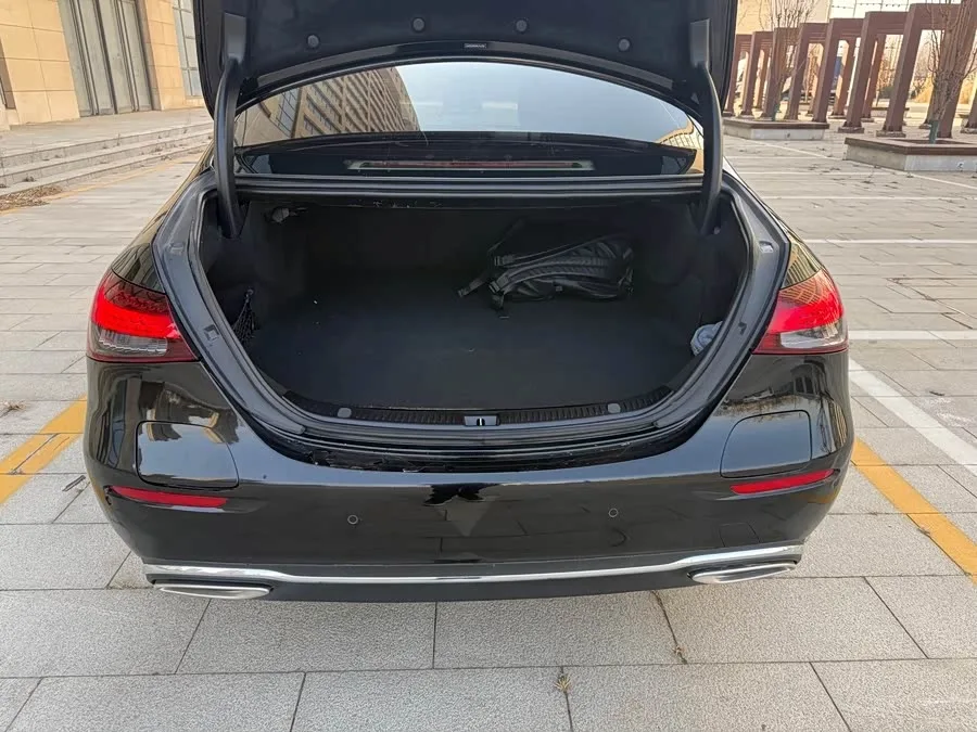 Mercedes-Benz E-class new energy Mercedes-Benz E-Class New Energy 2022 E 350 e L Plug-in Hybrid Sedan 2023 — миниатюра 5