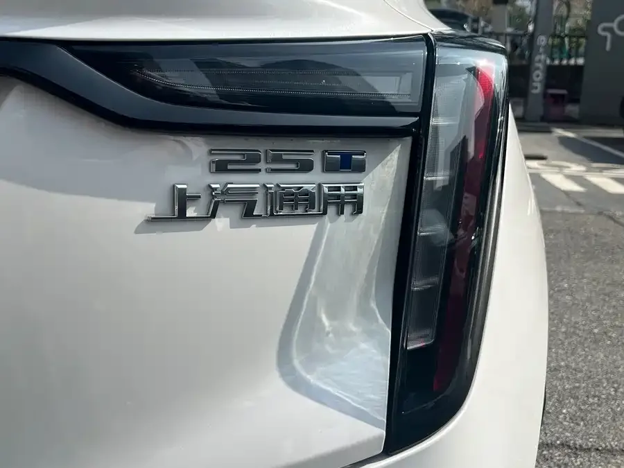 Cadillac GT4 2023 25T Premium Edition 2025 — миниатюра 3