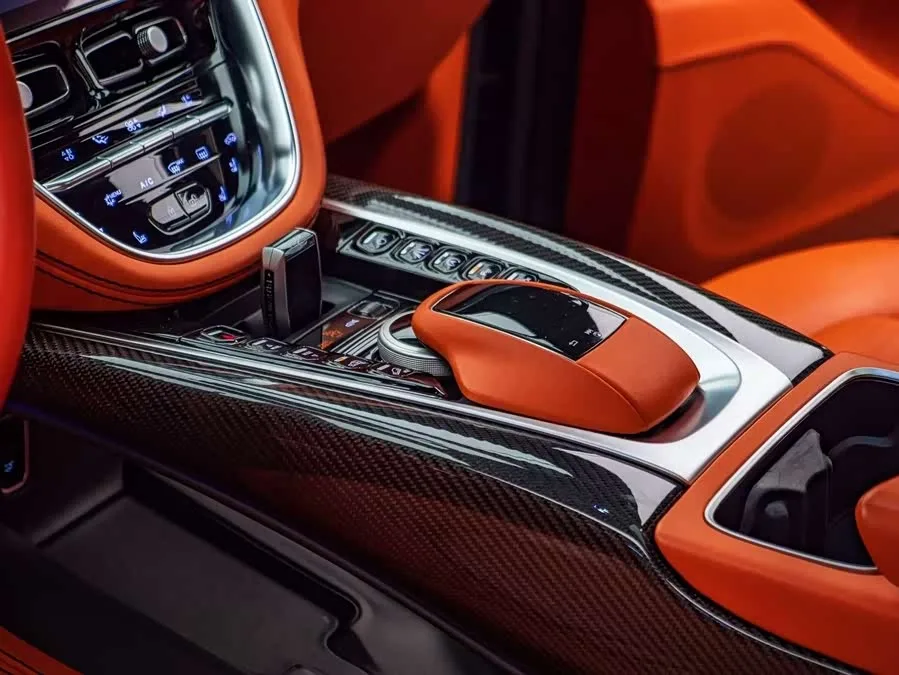 Aston Martin DBX 2021 4.0T V8 Silk Road Hong 2022 — миниатюра 3