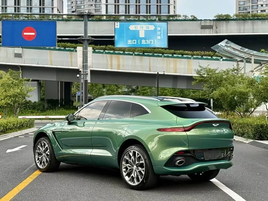 Aston Martin DBX 2022 3.0T STRAIGHT-SIX 2022 — миниатюра 3