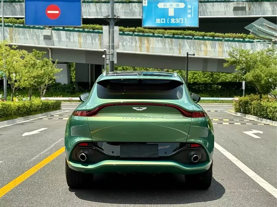 Aston Martin DBX 2022 3.0T STRAIGHT-SIX 2022 — миниатюра 5
