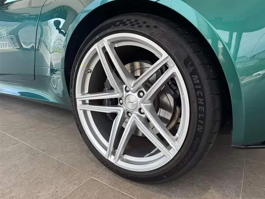 Aston Martin DB12 2023 4.0T V8 Coupe 2024 — миниатюра 2