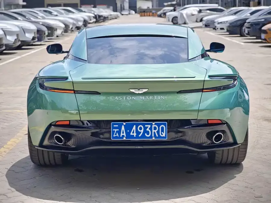 Aston Martin DB12 2025 4.0T V8 Coupe 2024 — миниатюра 3