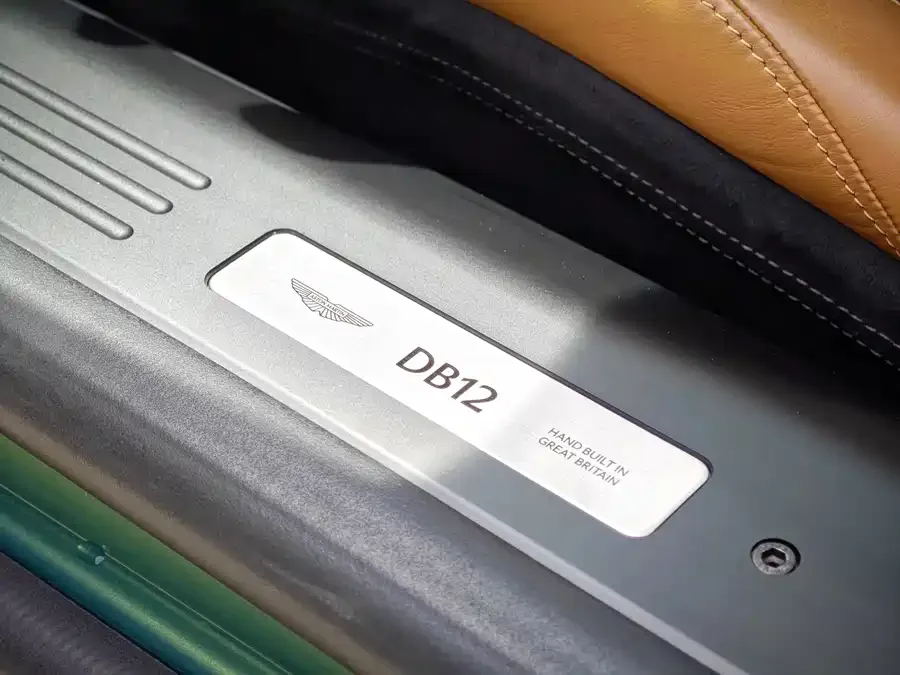 Aston Martin DB12 2025 4.0T V8 Coupe 2024 — миниатюра 4