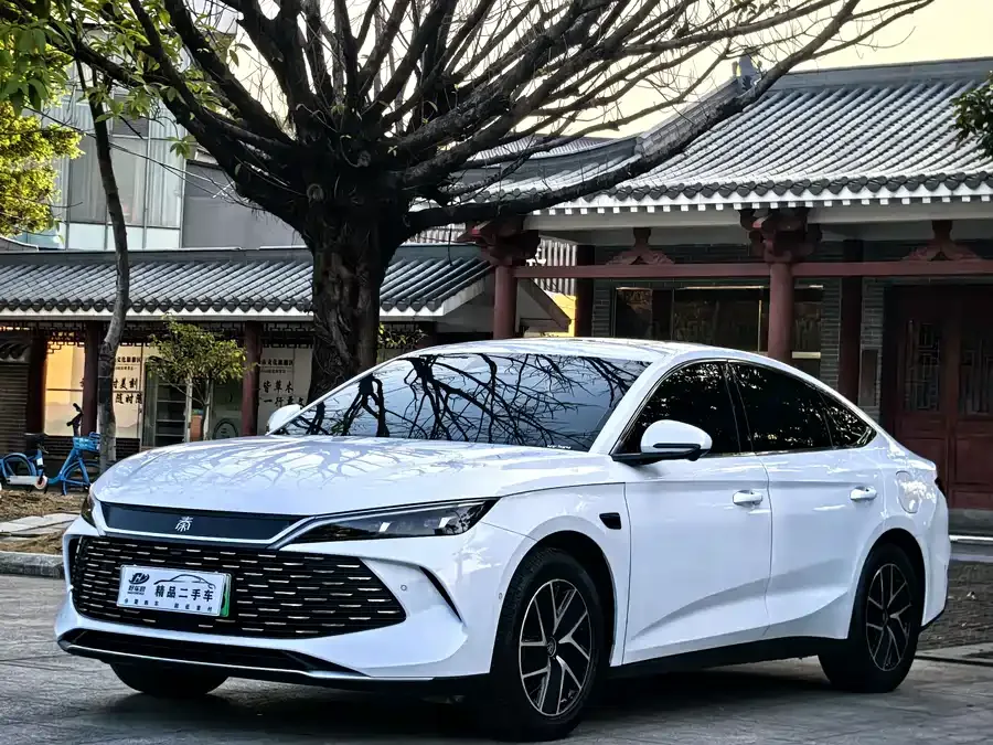 BYD Qin L Qin L 2025 DM-i Intelligent Driving Edition 120KM Beyond Edition 2025 — фото 1, купить с доставкой в Москву