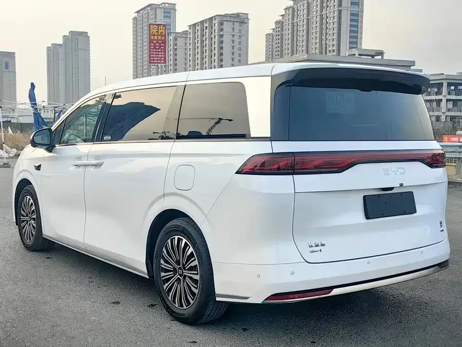 BYD summer Summer 2025 DM-i 1.5T 100km Surpassing Edition 2025 — миниатюра 2