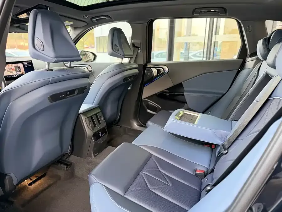 BMW X3 2025 xDrive30L Exclusive M Sport Package 2025 — миниатюра 3