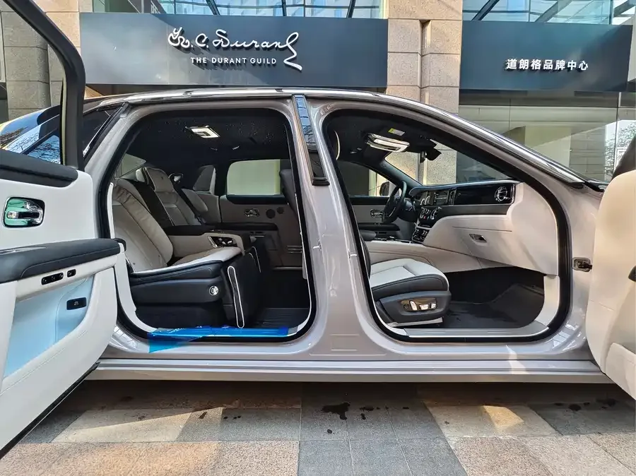 Rolls-Royce Ghost Ghost 2024 6.7T Long Wheelbase Edition 2023 — миниатюра 3
