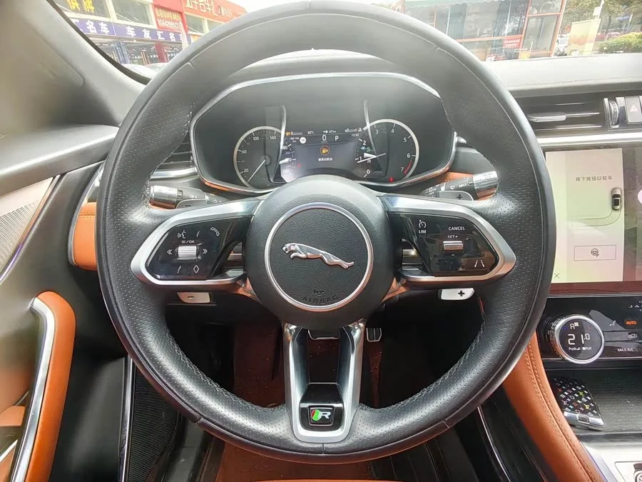 Jaguar F-Pace 2022 P250 R-Dynamic BLACK 2022 — миниатюра 5