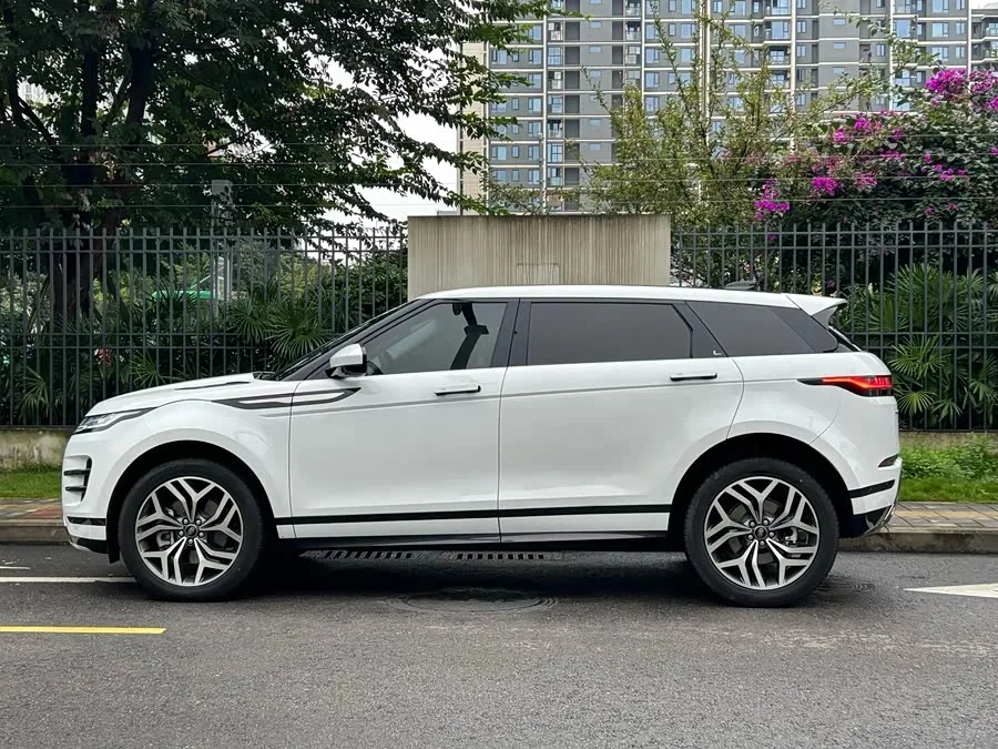 Land Rover Range Rover Aurora Range Rover Evoque 2022 Evoque L 249PS R-Dynamic Deluxe Edition 2023 — миниатюра 3