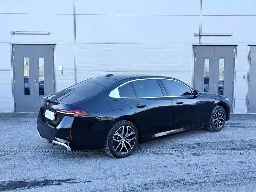 BMW i5 2025 eDrive 35L M Sport Package 2025 — миниатюра 2