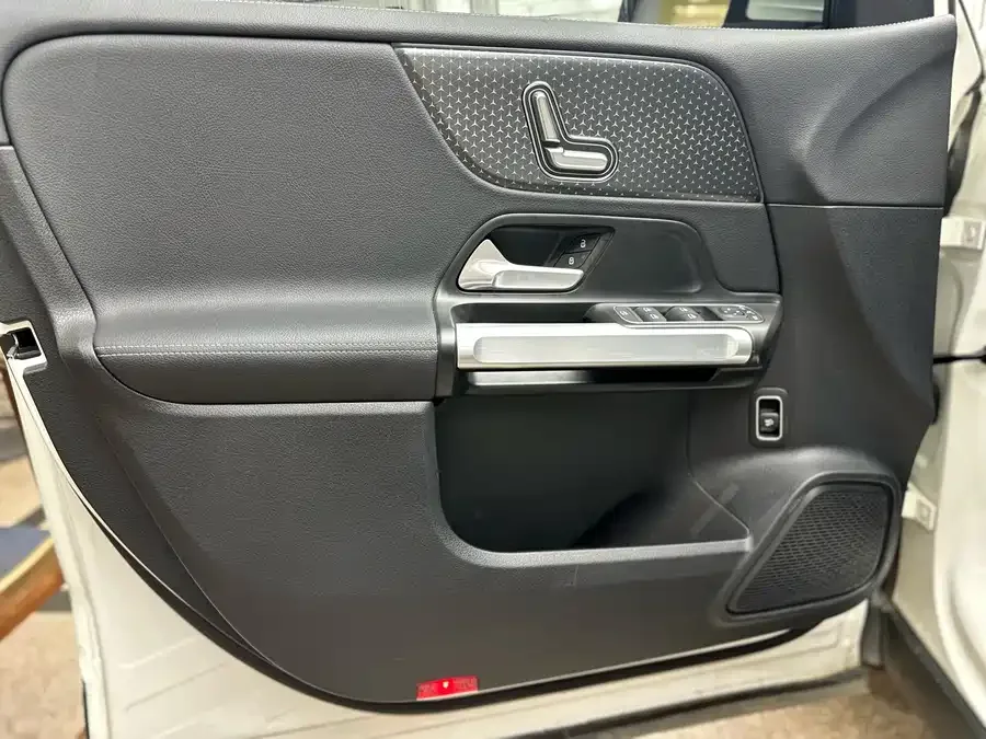 Mercedes-Benz GLB-Class Mercedes-Benz GLB 2024 GLB 220 Dynamic 2024 — миниатюра 3