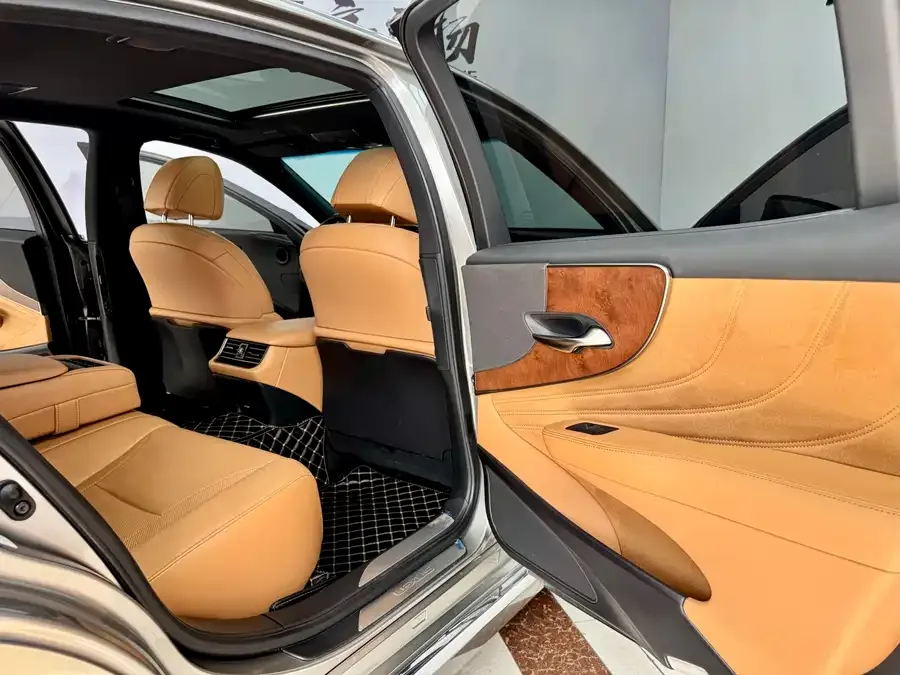 Lexus LS 2021 500h Excellence Edition 2022 — миниатюра 4