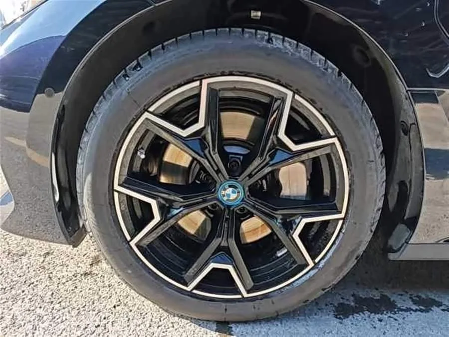 BMW i3 2024 eDrive 40 L Night Edition 2025 — миниатюра 3