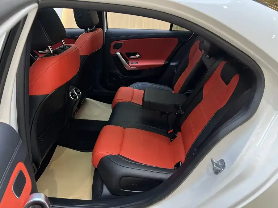 Mercedes-Benz A-Class AMG Mercedes-Benz A-Class AMG 2024 facelift AMG A 35 L 4MATIC 2024 — миниатюра 3