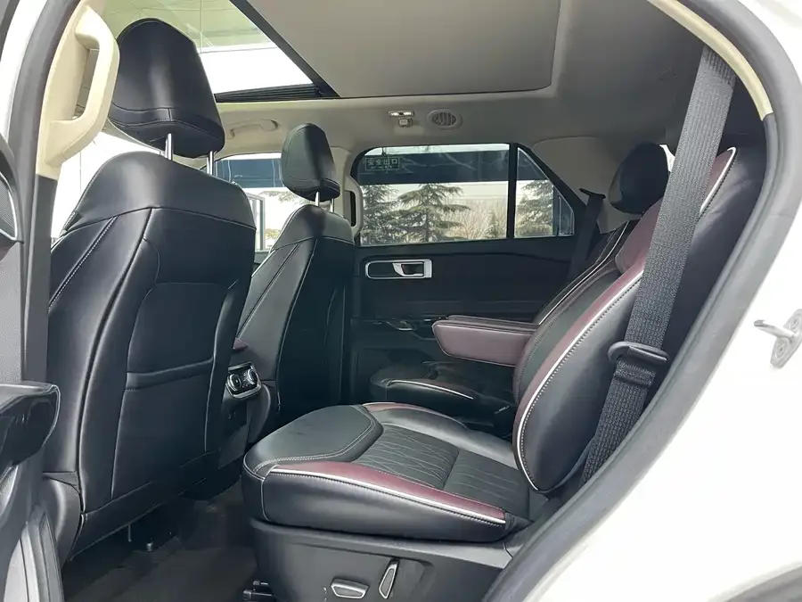 Ford Explorer Explorer 2023 EcoBoost 285 4WD Titanium Edition 6 Seaters 2024 — миниатюра 5
