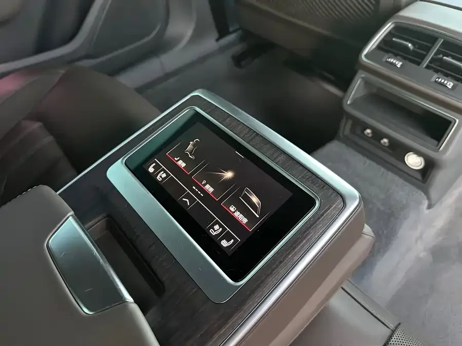 Audi A7L 2022 55 TFSI quattro S-line Jingyuan flow crystal package 2022 — миниатюра 3