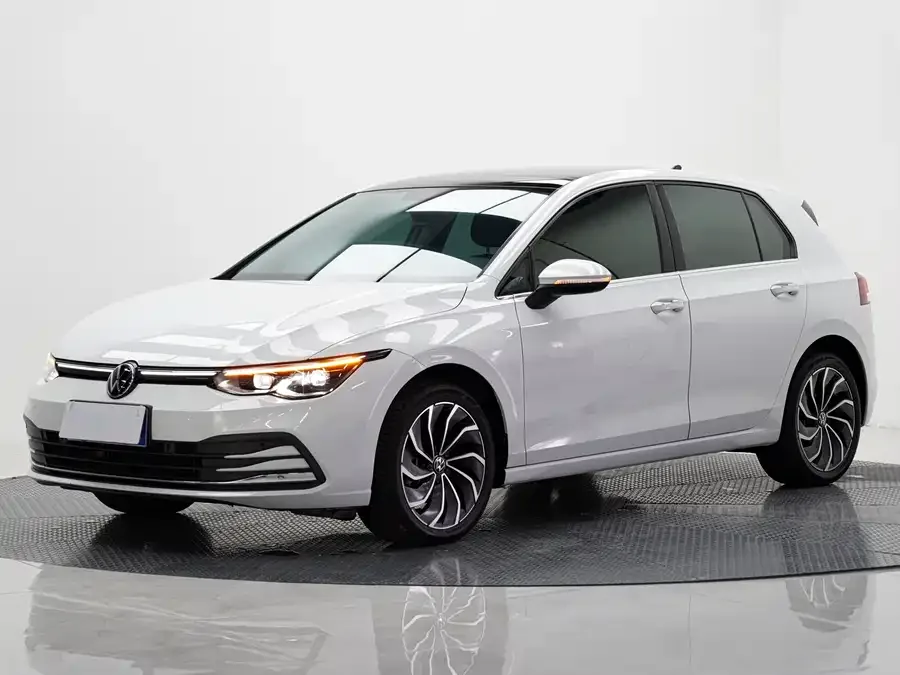 Volkswagen golf Golf 2021 280TSI DSG R-Line 2022 — фото 1, купить с доставкой в Москву