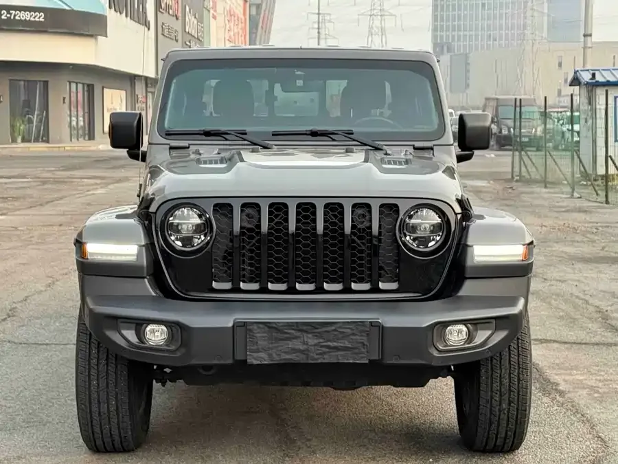 Jeep Gladiator Gladiator 2022 3.6L advance version 2022 — фото 1, купить с доставкой в Москву