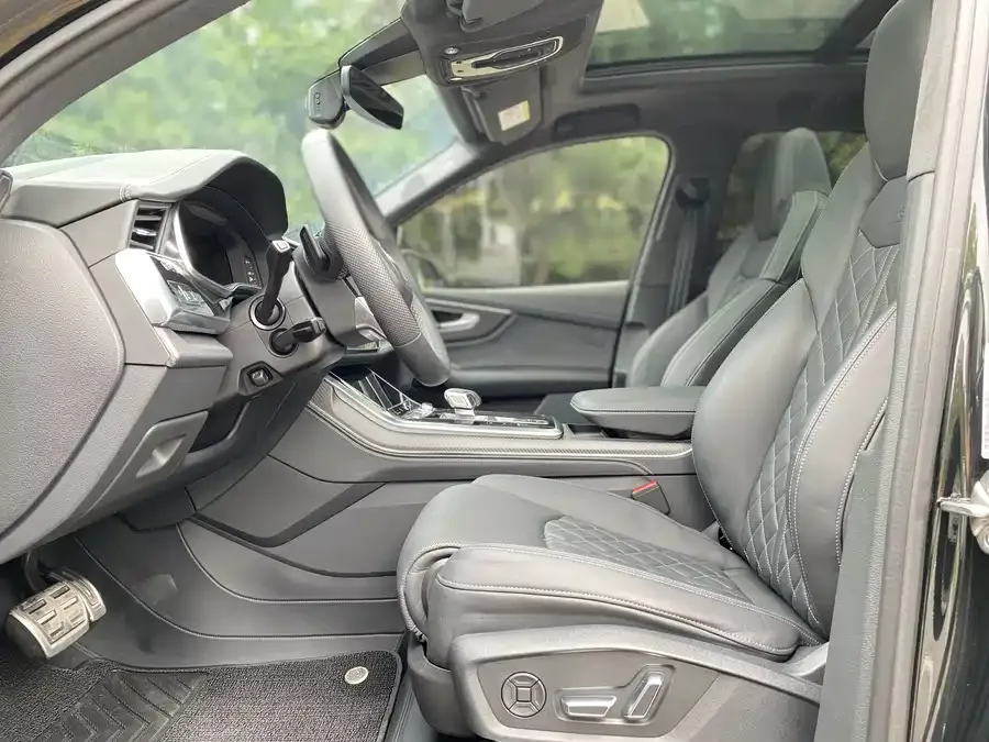 Audi SQ7 2024 4.0 TFSI 2025 — миниатюра 3